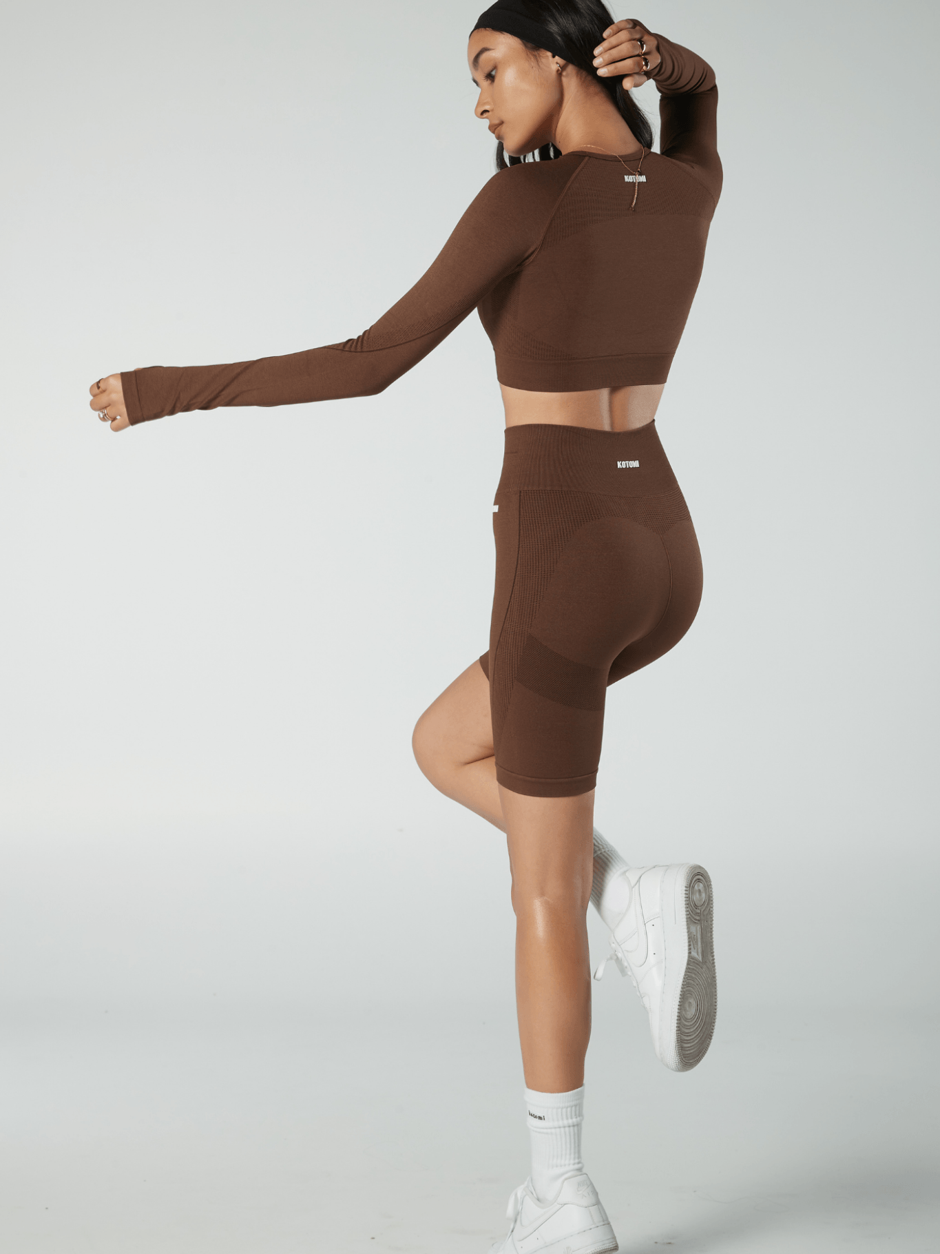 Verve Long Sleeve Crop Top / Mocha - Kotomi Active